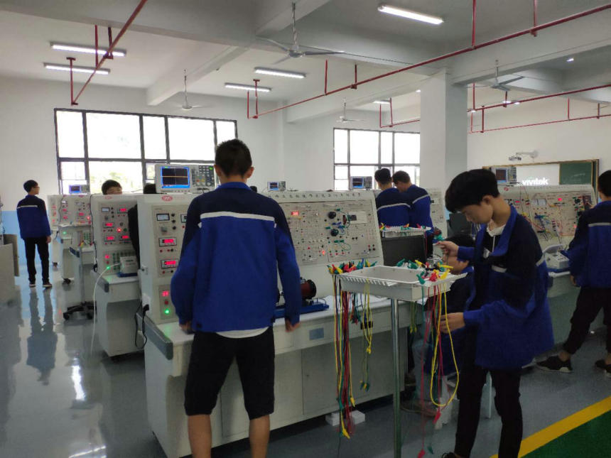 学校产教融合大楼正式建成并投入使用_冷水江市高级技工学校